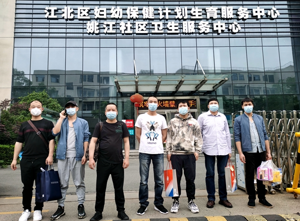 在醫(yī)院進(jìn)行疫苗接種的寧波海運(yùn)船員。朱文達(dá)攝_副本_副本.jpg