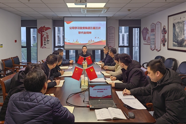 江海公司黨支部認(rèn)真學(xué)貫職代會(huì)精神。俞杰 攝 _副本.jpg